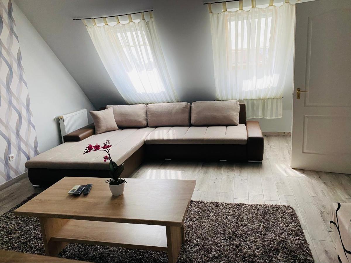 Tamara Apartman Apartment ไฮจ์ดุสโซบอสโล ภายนอก รูปภาพ